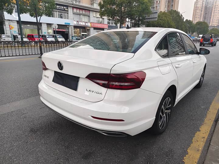 Фото 9 - Volkswagen Lavida