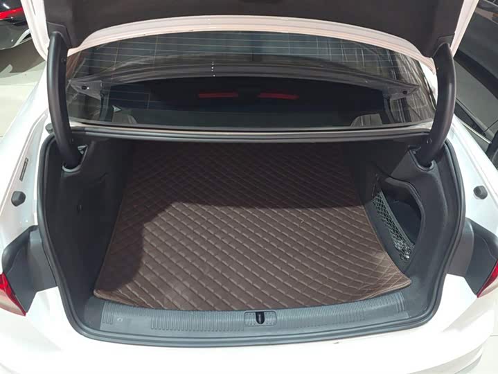 Фото 4 - Audi A4L