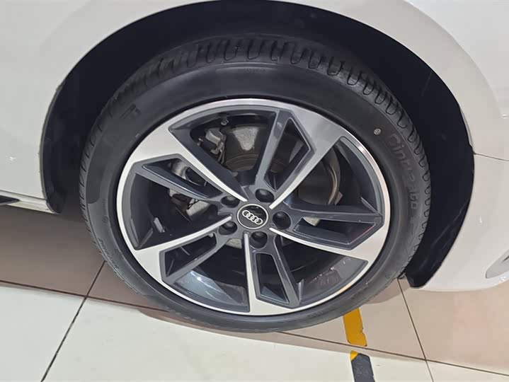 Фото 6 - Audi A4L