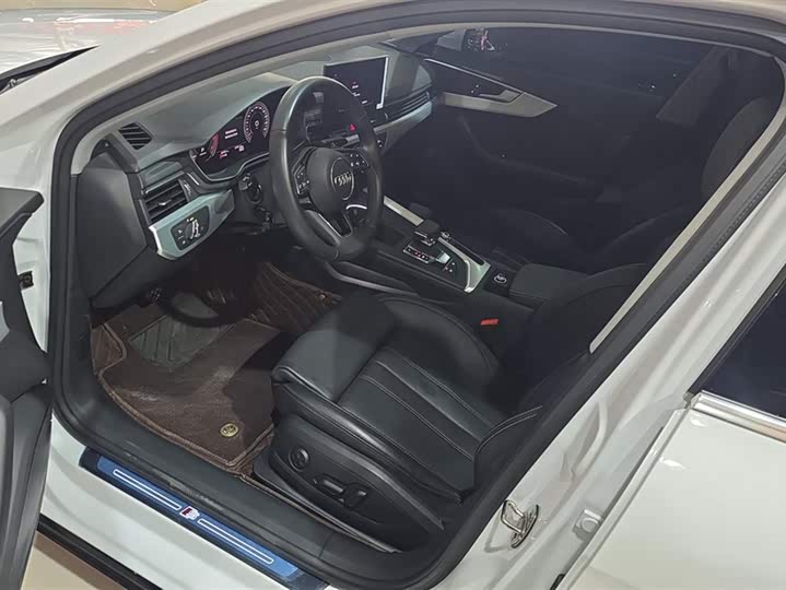 Фото 9 - Audi A4L