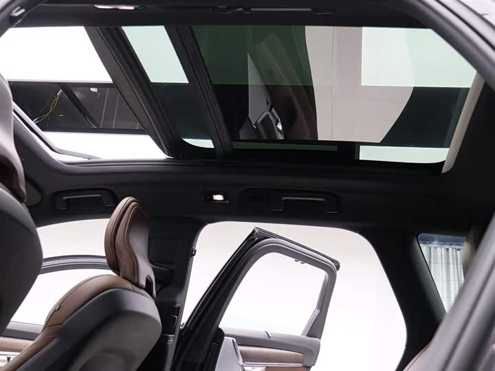 Фото 8 - Volvo V90