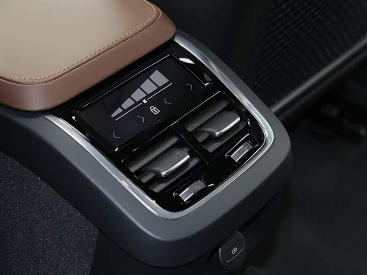 Фото 9 - Volvo V90