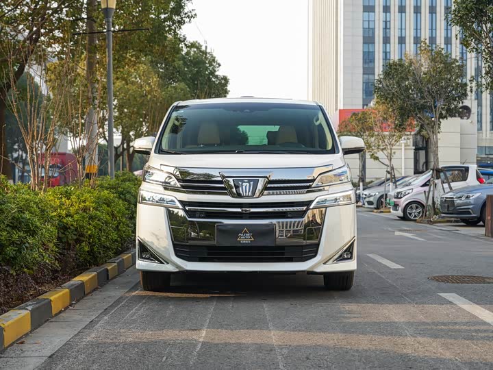 Фото 1 - Toyota Vellfire