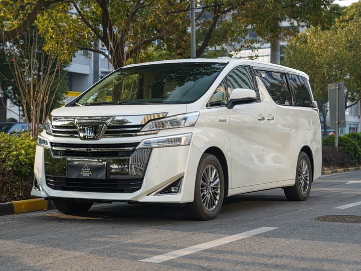 Фото 2 - Toyota Vellfire