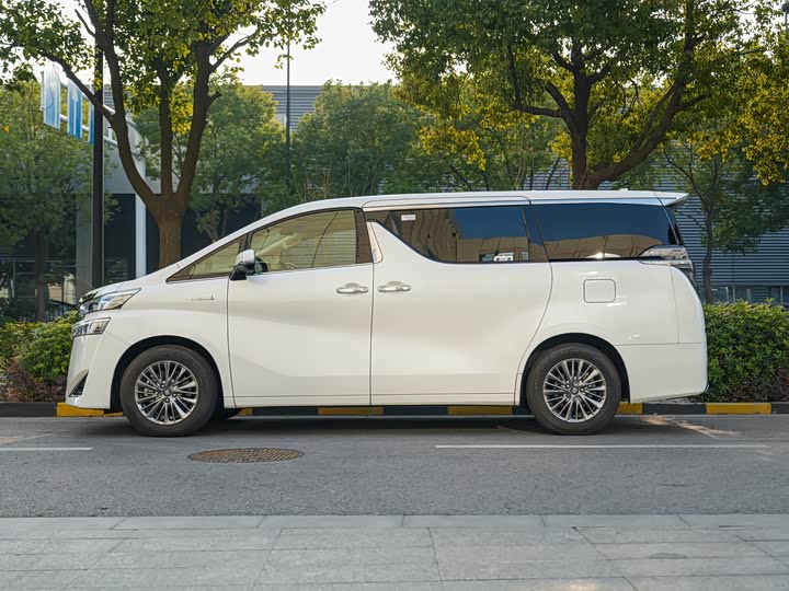 Фото 3 - Toyota Vellfire