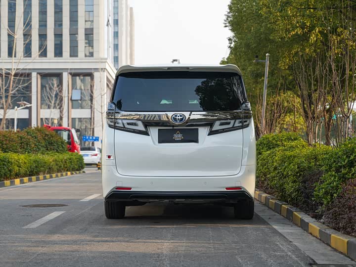 Фото 5 - Toyota Vellfire