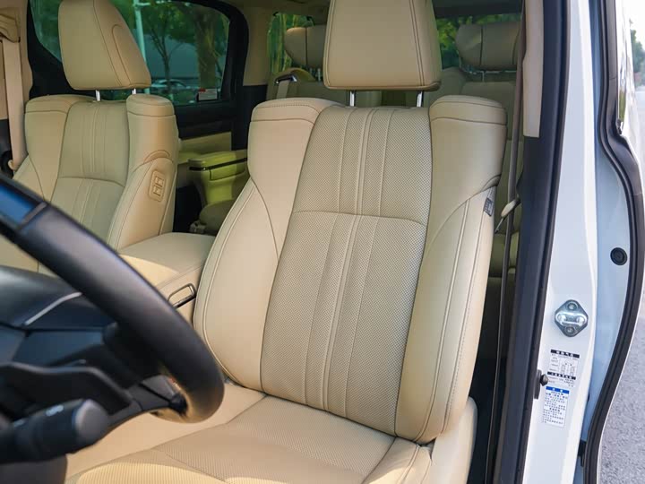 Фото 8 - Toyota Vellfire