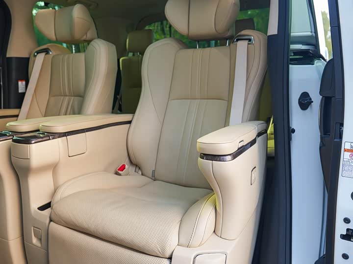 Фото 9 - Toyota Vellfire