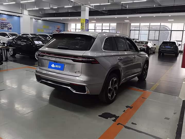 Фото 3 - Geely Monjaro