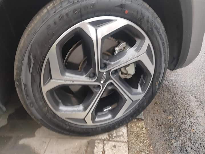 Фото 6 - Geely Monjaro