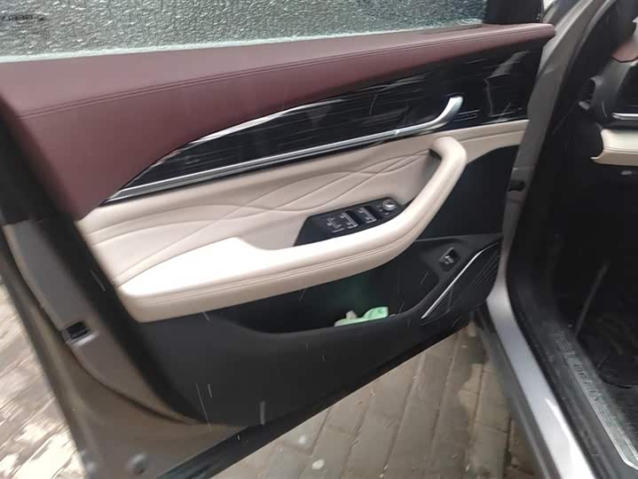 Фото 7 - Geely Monjaro