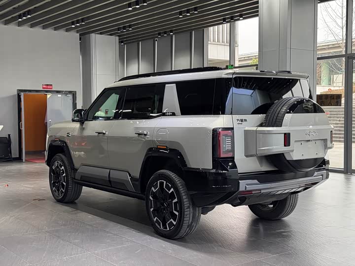 Фото 7 - BYD FangChengBao Leopard 8