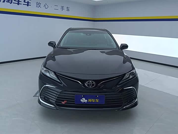 Фото 2 - Toyota Camry