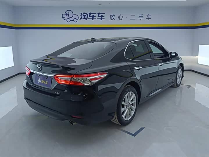 Фото 3 - Toyota Camry