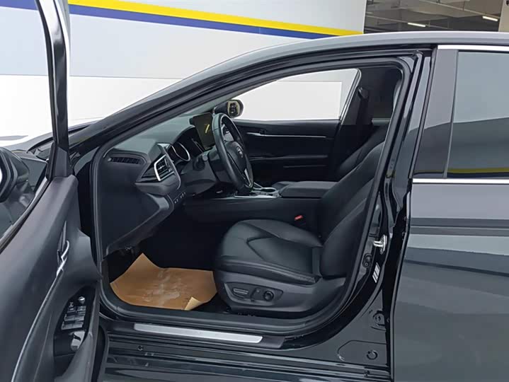 Фото 9 - Toyota Camry