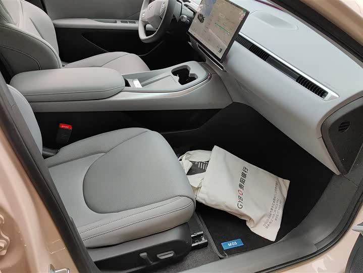 Фото 8 - XPeng Mona M03