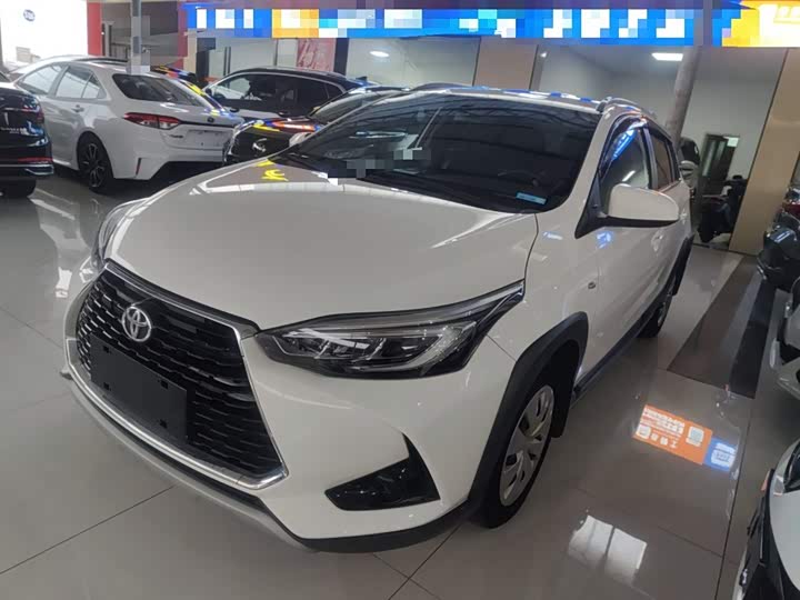 Фото 1 - Toyota Yaris L Hatchback