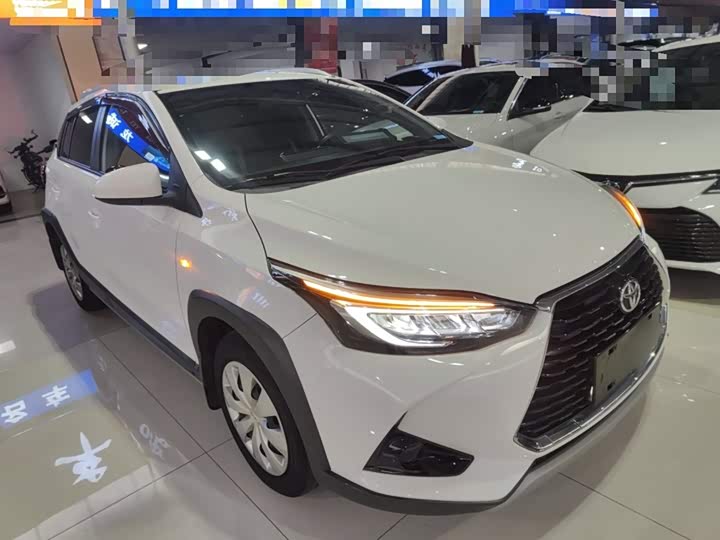 Фото 4 - Toyota Yaris L Hatchback