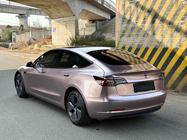 Фото 3 - Tesla Model 3