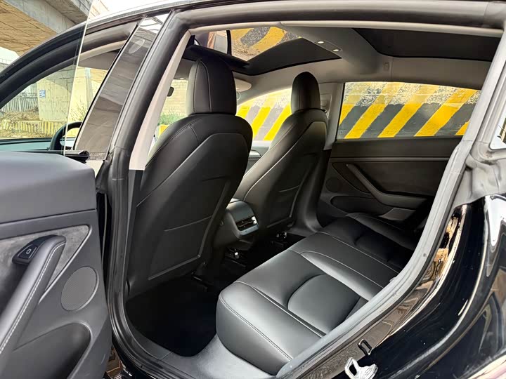 Фото 8 - Tesla Model 3