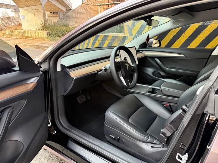 Фото 9 - Tesla Model 3