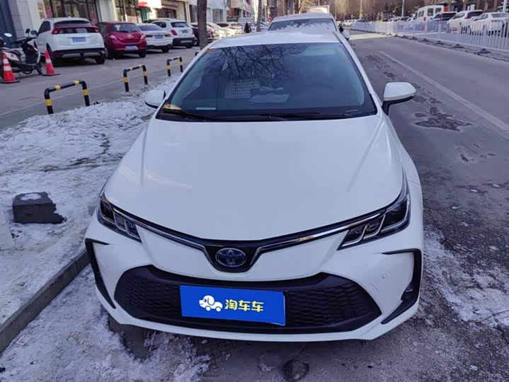 Фото 2 - Toyota Corolla