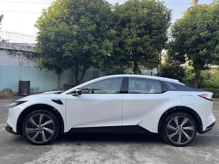 Фото 3 - Toyota bZ5