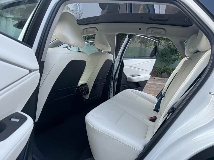 Фото 6 - Toyota bZ5