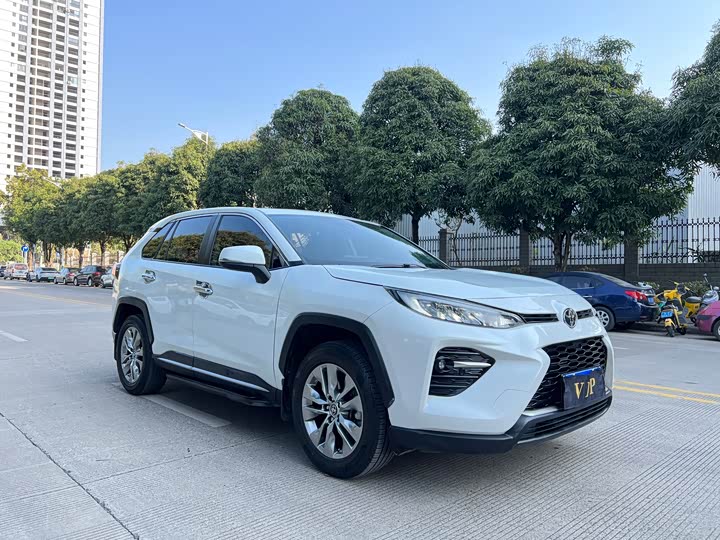 Фото 3 - Toyota Wildlander