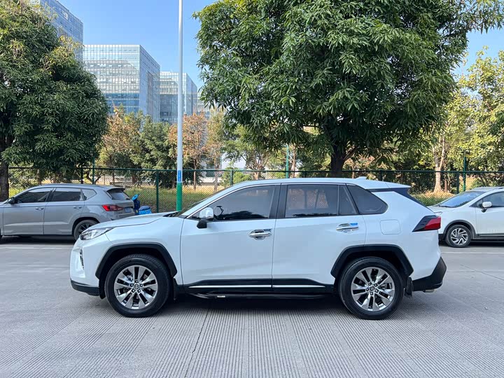 Фото 7 - Toyota Wildlander