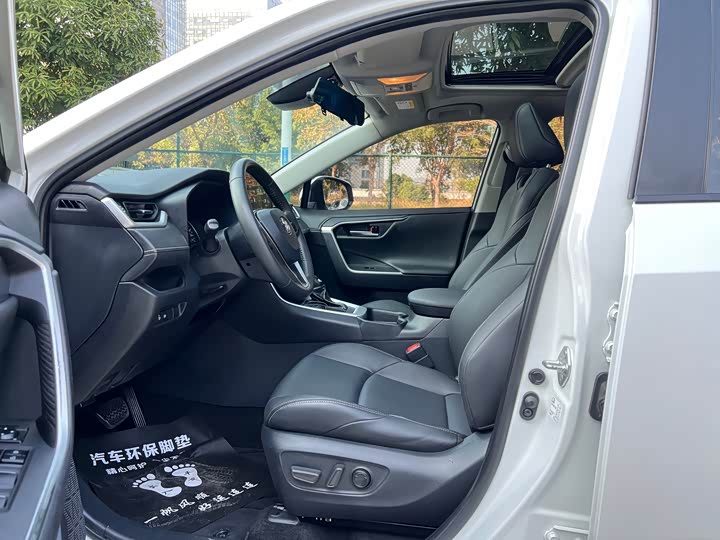 Фото 9 - Toyota Wildlander