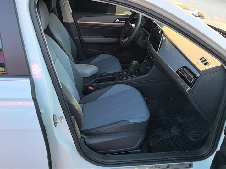 Фото 8 - Volkswagen Lavida