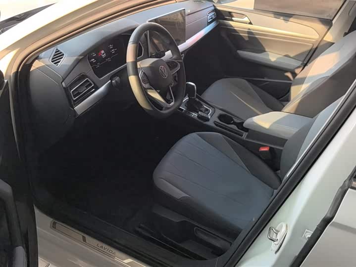 Фото 9 - Volkswagen Lavida