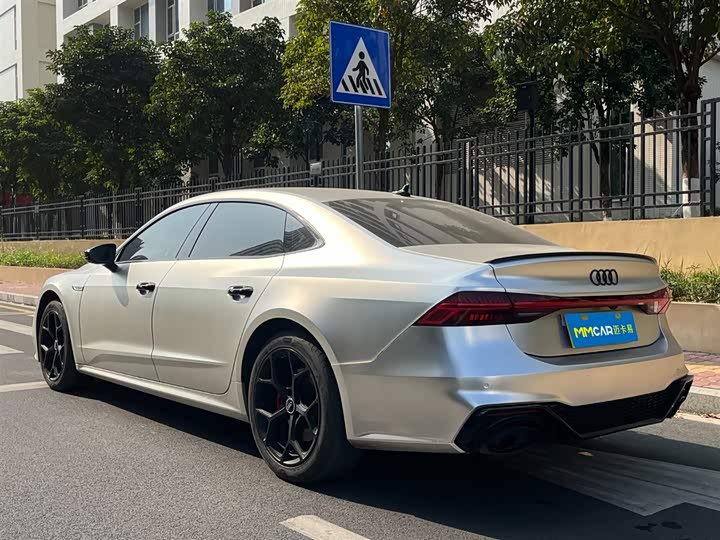 Фото 4 - Audi A7L