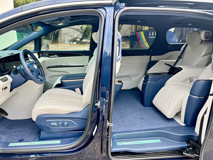 Фото 9 - Buick GL8 ES