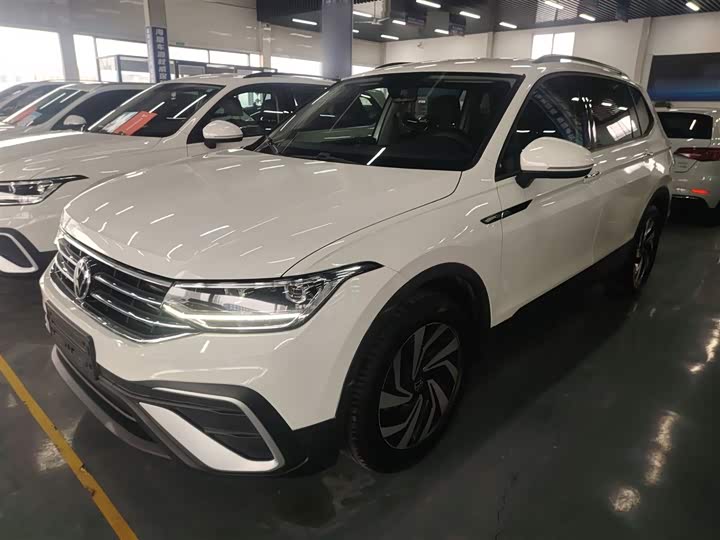 Фото 1 - Volkswagen Tiguan L Pro