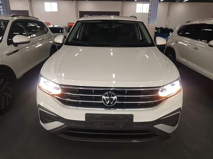 Фото 3 - Volkswagen Tiguan L Pro