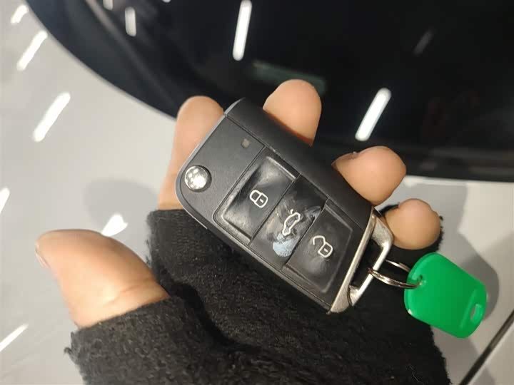 Фото 9 - Volkswagen Tiguan L Pro