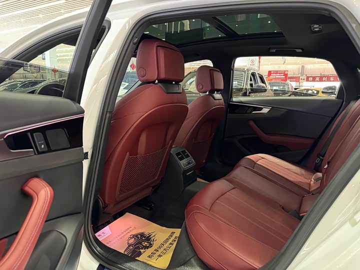 Фото 4 - Audi A4L