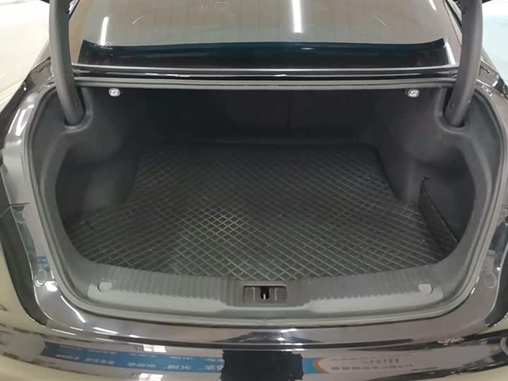 Фото 4 - Hongqi H5