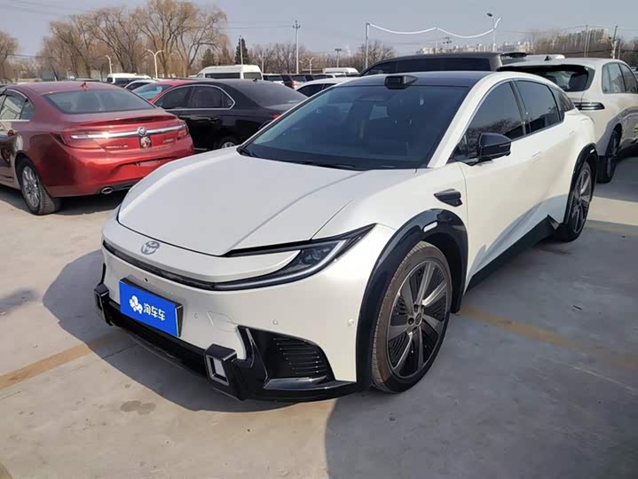 Фото 1 - Toyota bZ5