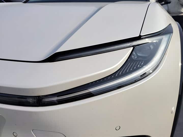 Фото 5 - Toyota bZ5