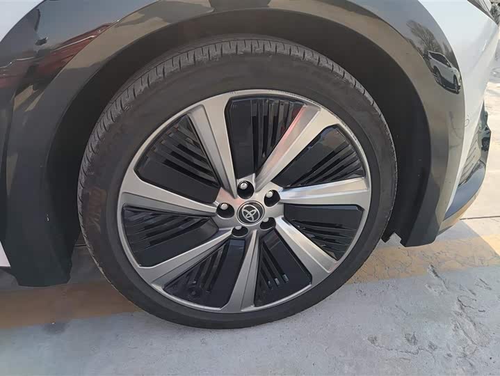 Фото 6 - Toyota bZ5