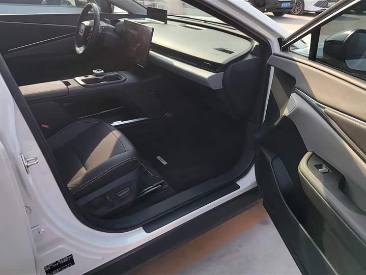 Фото 8 - Toyota bZ5