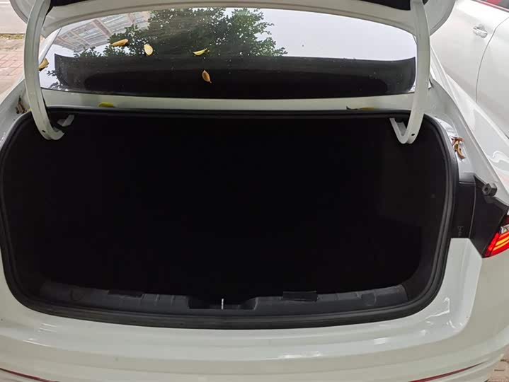 Фото 4 - Geely Preface