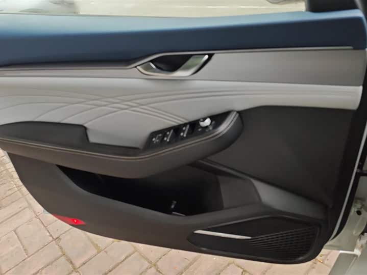 Фото 7 - Geely Preface