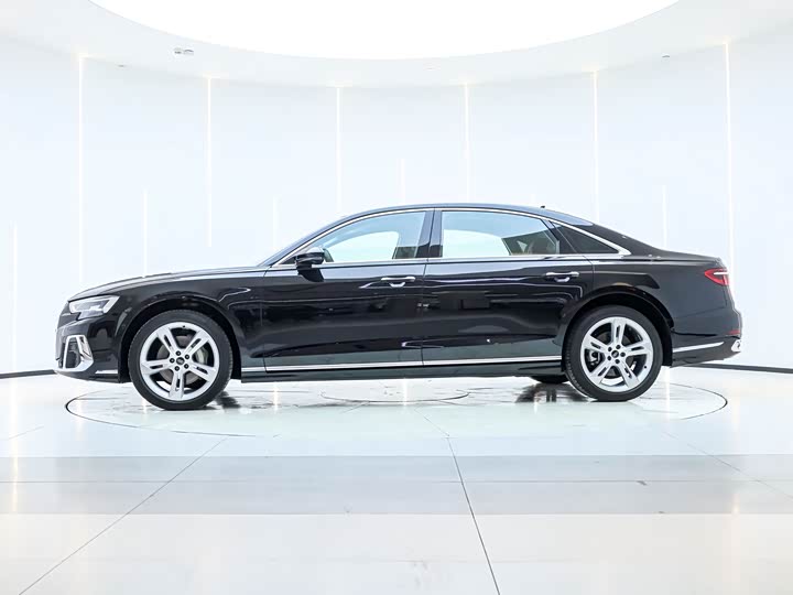 Фото 7 - Audi A8