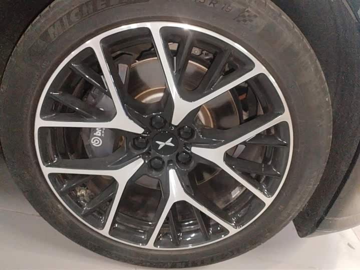 Фото 6 - XPeng P7