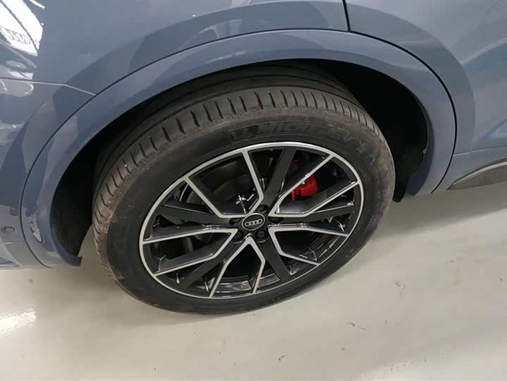 Фото 6 - Audi Q5L