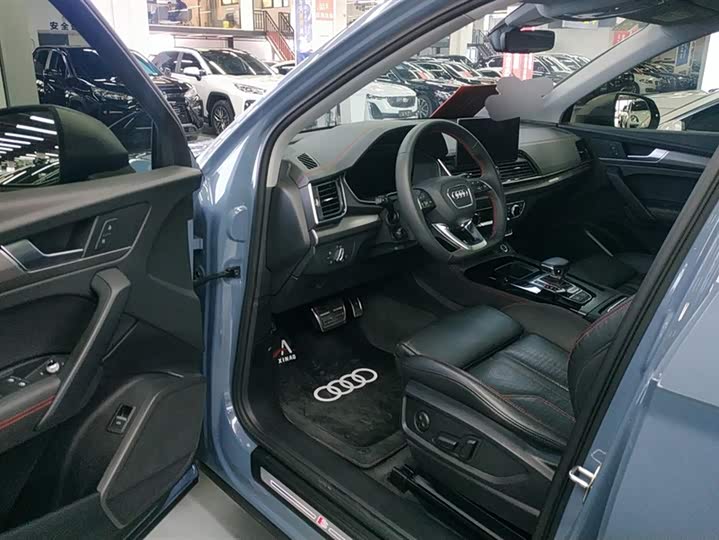 Фото 9 - Audi Q5L